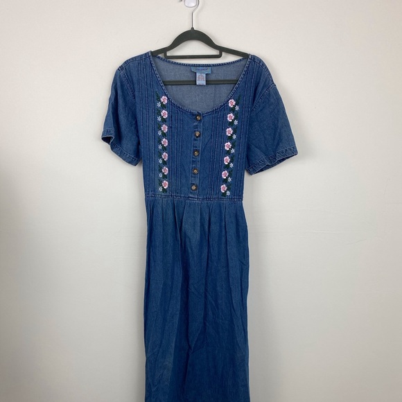 Jane Ashley Dresses & Skirts - Jane Ashley Jean Dress size M color blue.